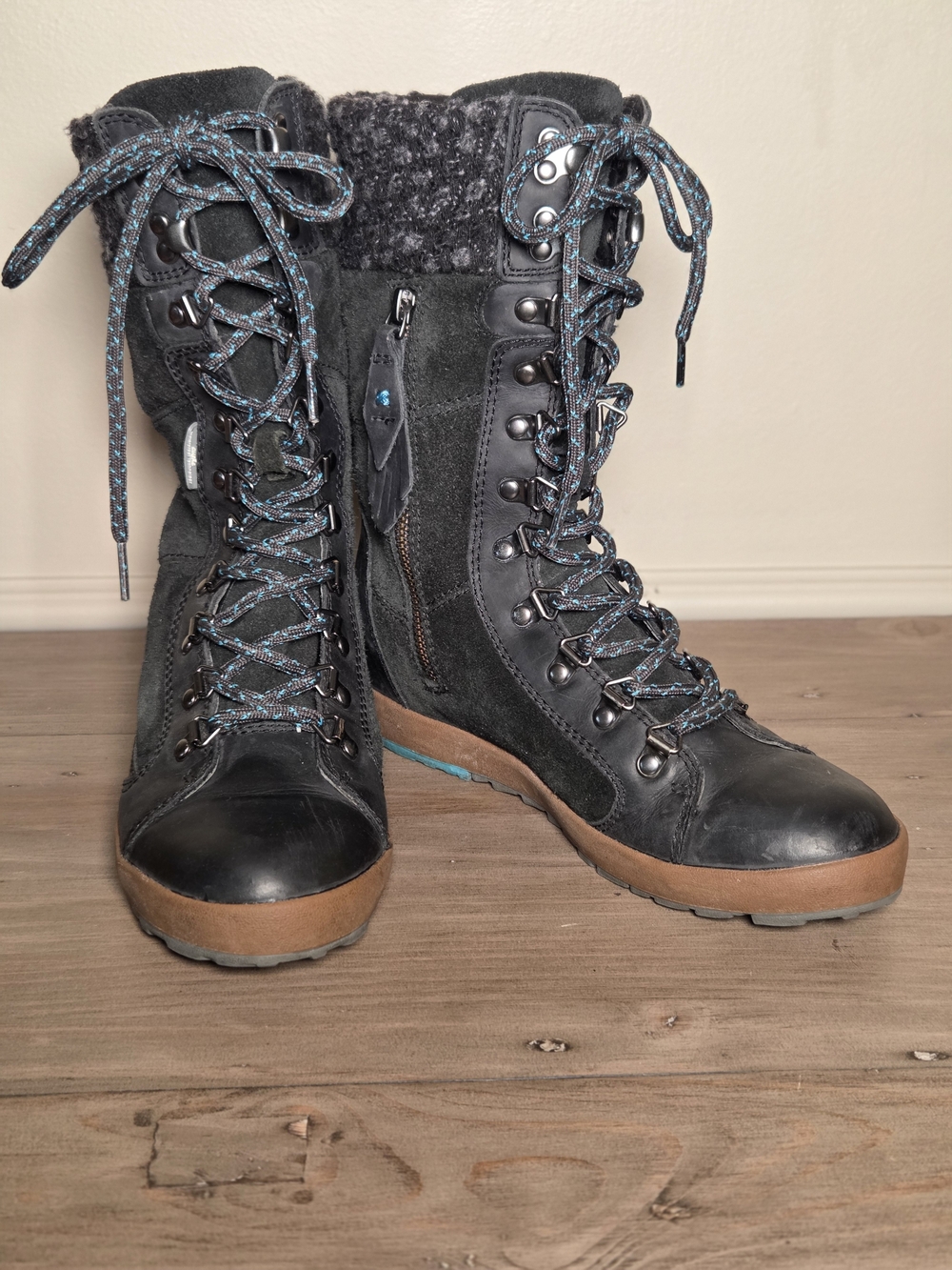 Cushe Boho Chill Black Waterproof Hidden Wedge Boots Size 7
